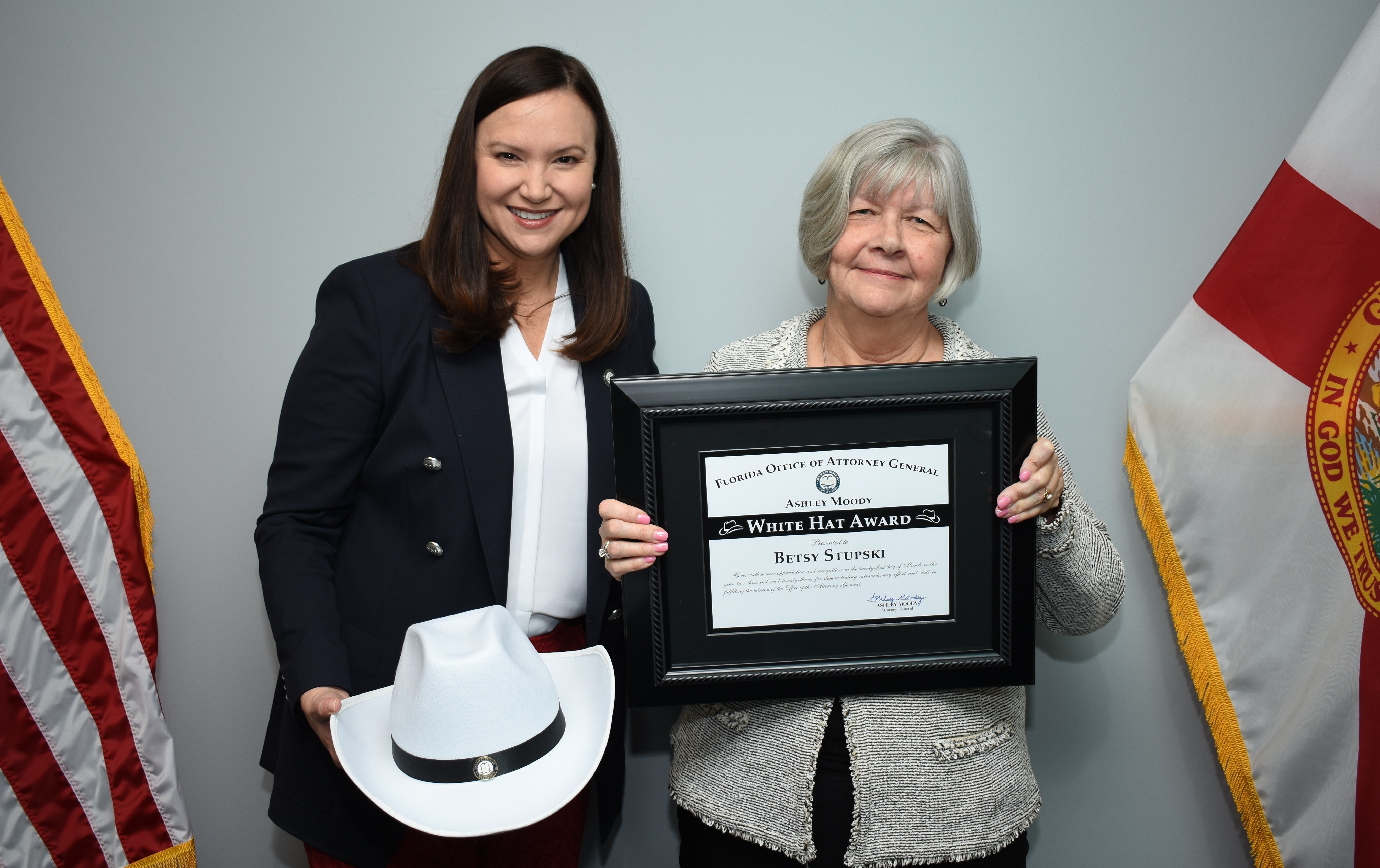 White Hat Award to Law Librarian Betsy Stupski